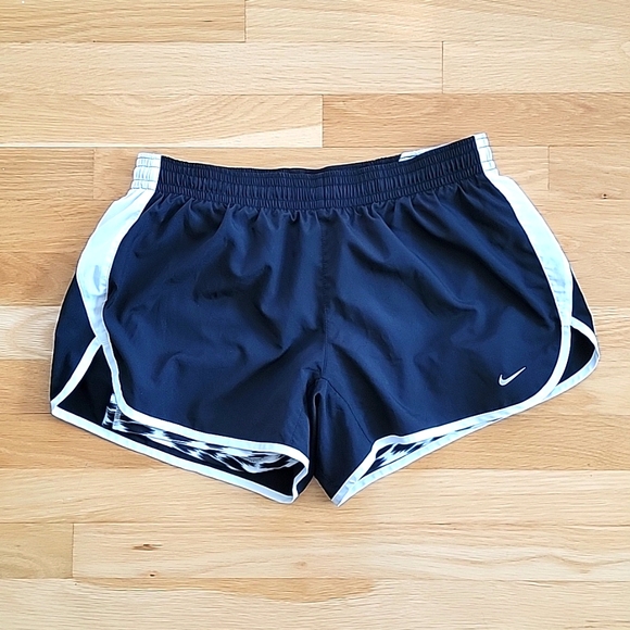 Nike Pants - Athletic Shorts lined